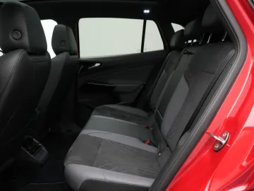 Car image 40