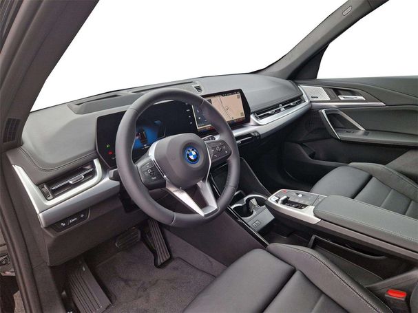 BMW iX1 xDrive30 230 kW image number 6