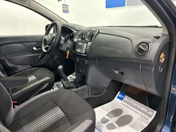 Car image 14