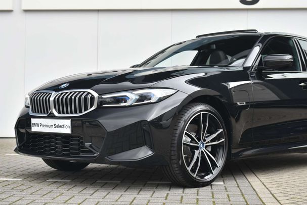 BMW 330 e xDrive 215 kW image number 19