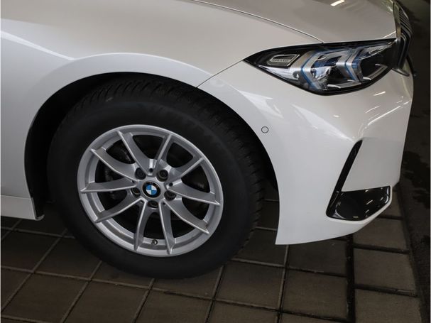 BMW 320i 135 kW image number 6