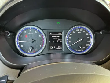 Car image 25