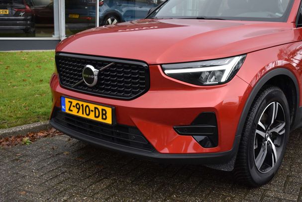 Volvo XC40 Plus Dark B4 155 kW image number 5