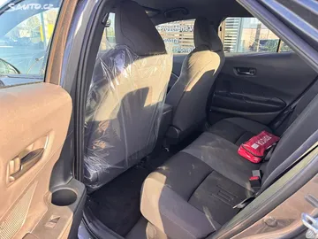 Car image 13
