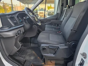 Car image 40