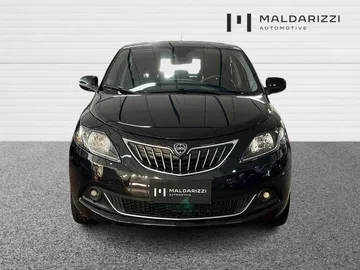 Car image 2