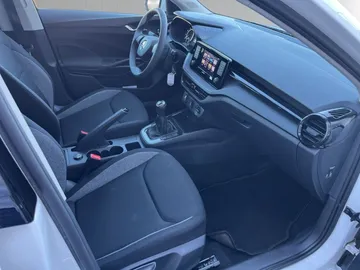 Car image 18