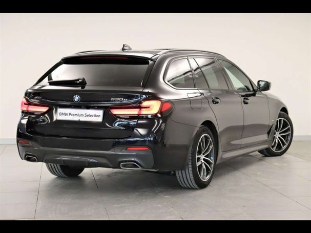 BMW 530 Touring xDrive 137 kW image number 4