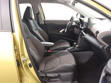 Car image 30