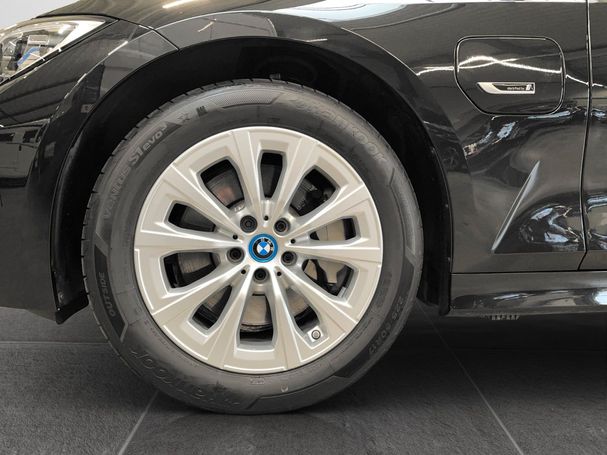 BMW 330e Touring M 215 kW image number 32