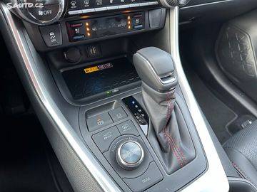 Car image 12