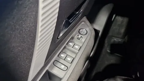 Car image 33