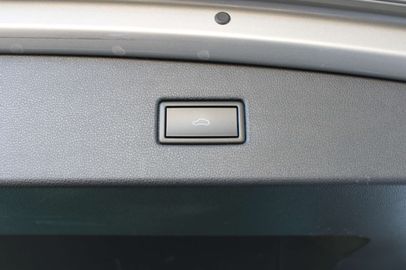 Car image 37