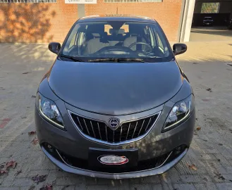Car image 3