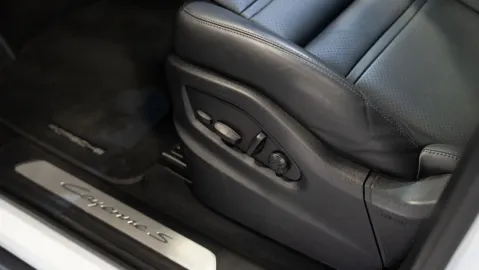 Car image 33