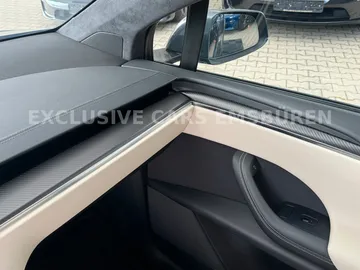 Car image 43