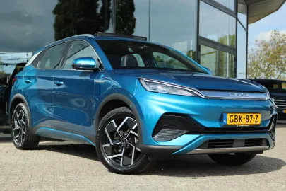 Car image 2