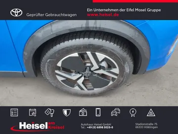 Car image 10