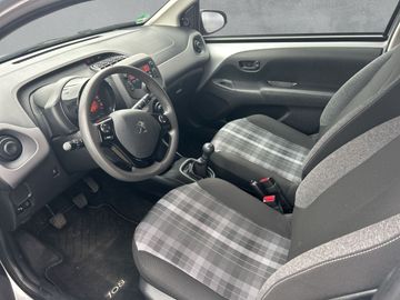 Car image 13