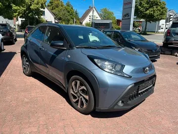 Car image 2