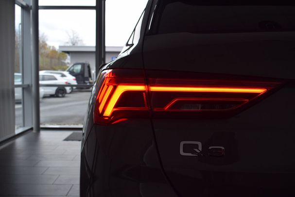 Audi Q3 35 TFSI S tronic S-line 110 kW image number 4