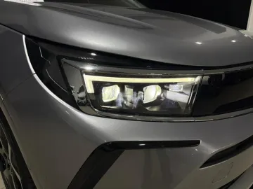 Car image 24
