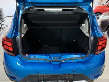 Car image 19