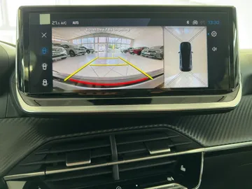 Car image 17