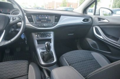 Car image 16