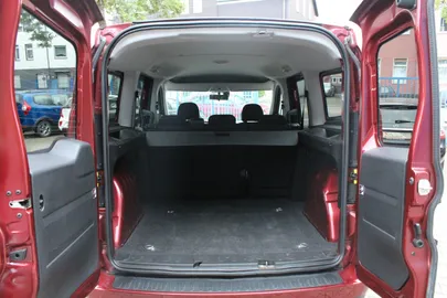 Car image 26