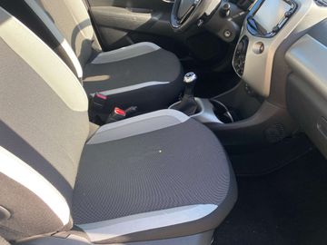 Car image 11