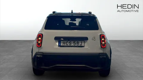 Car image 4