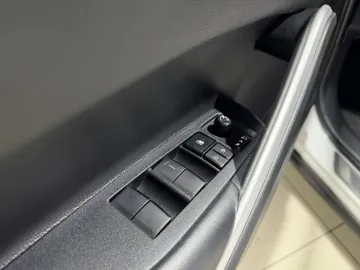 Car image 34