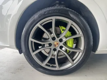 Car image 35