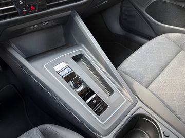 Car image 28