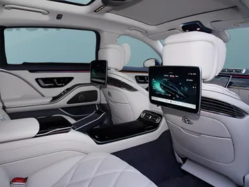 Car image 25