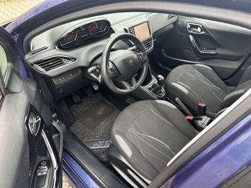 Car image 15