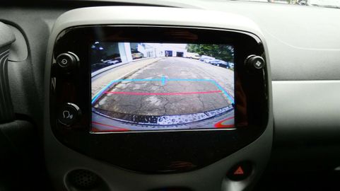 Car image 12