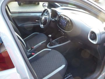 Car image 12