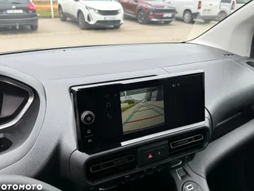 Car image 28