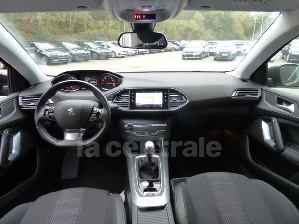 Peugeot 308 1.2 PureTech 130 Allure 96 kW image number 4