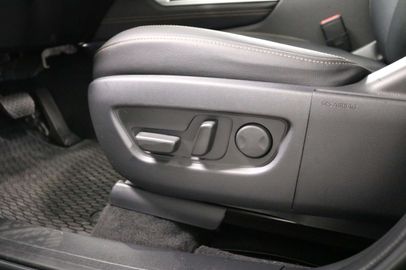 Car image 32