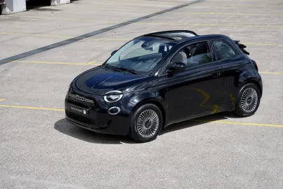 Car image 13