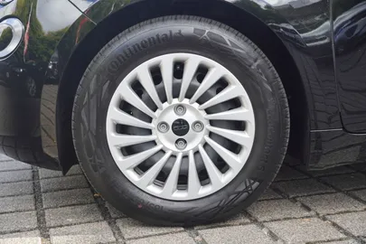 Car image 23