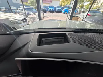 Car image 41