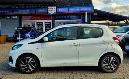 Car image 4