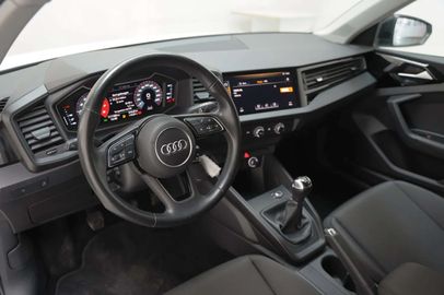 Car image 13