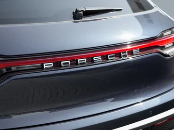 Car image 32