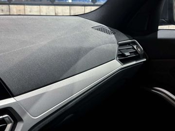 Car image 36