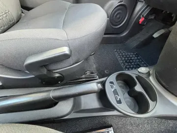 Car image 23